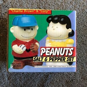 VINTAGE BENJAMIN & MEDWIN PEANUTS CHARLIE BROWN LUCY SALT SHAKERS NEW IN BOX